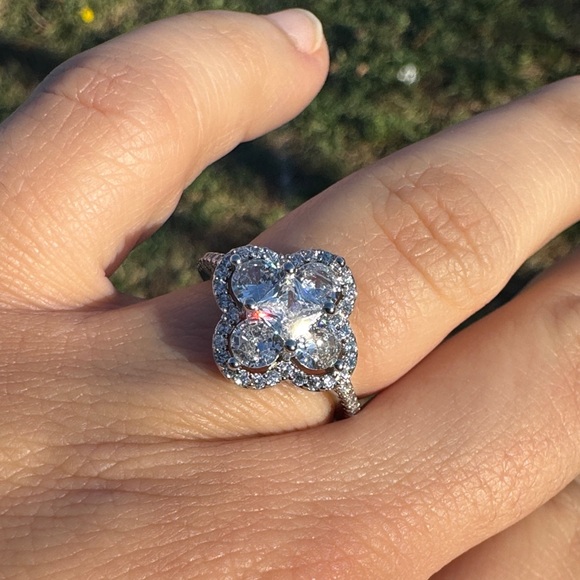 CZ Clover Elegant Wedding engagement Silver CZ Ring Size 8 sparkle